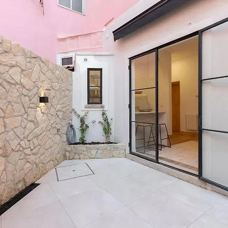 דירה Private Terrace Alfama ליסבון